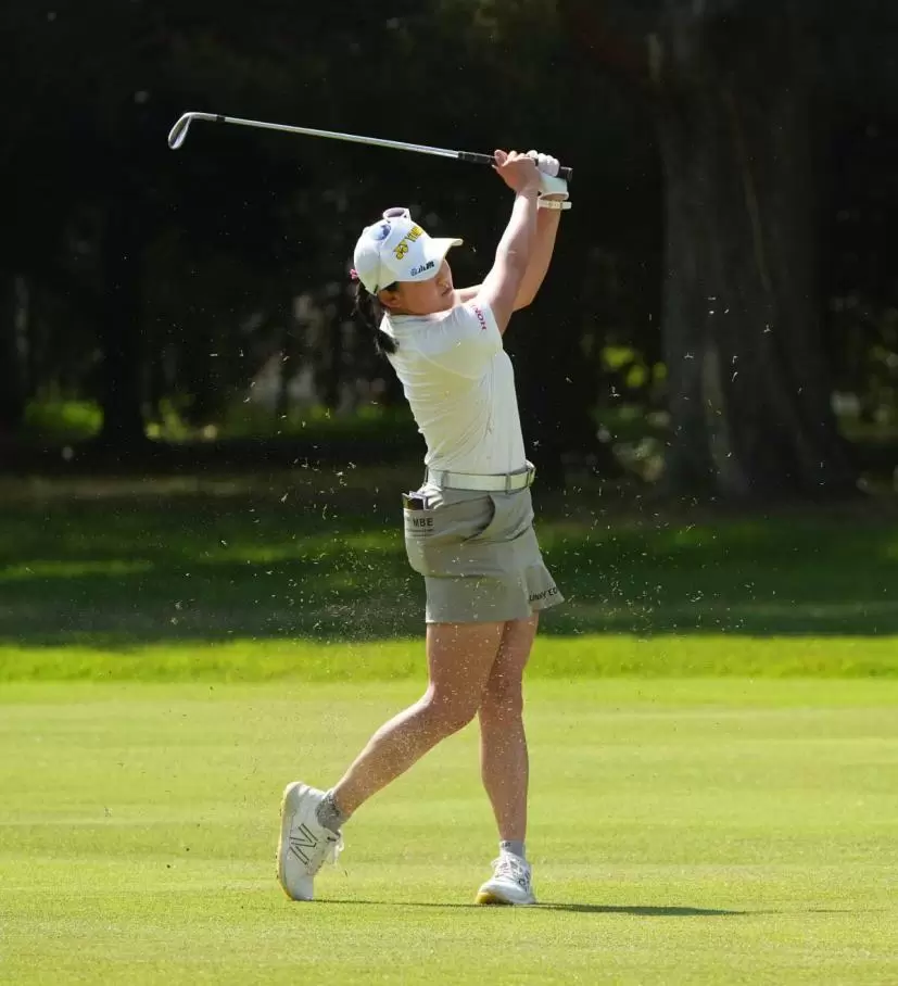 岩井千怜のアイアンスイング