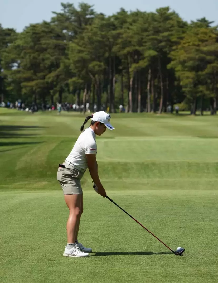 岩井千怜のドライバースイング