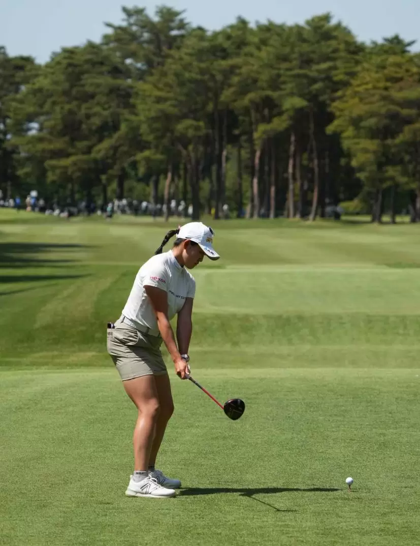 岩井千怜のドライバースイング