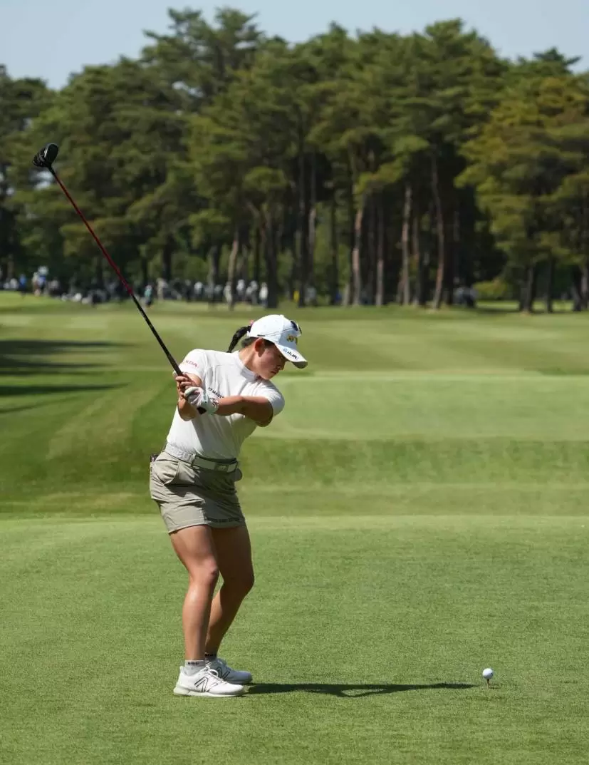 岩井千怜のドライバースイング