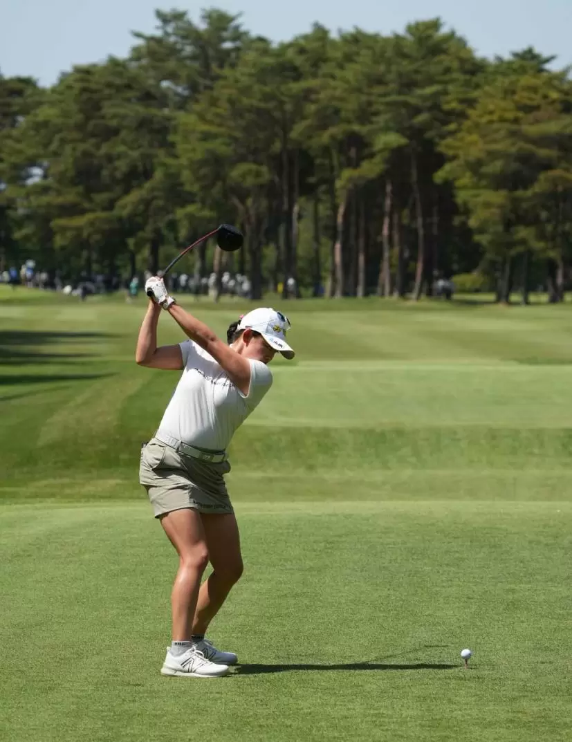 岩井千怜のドライバースイング