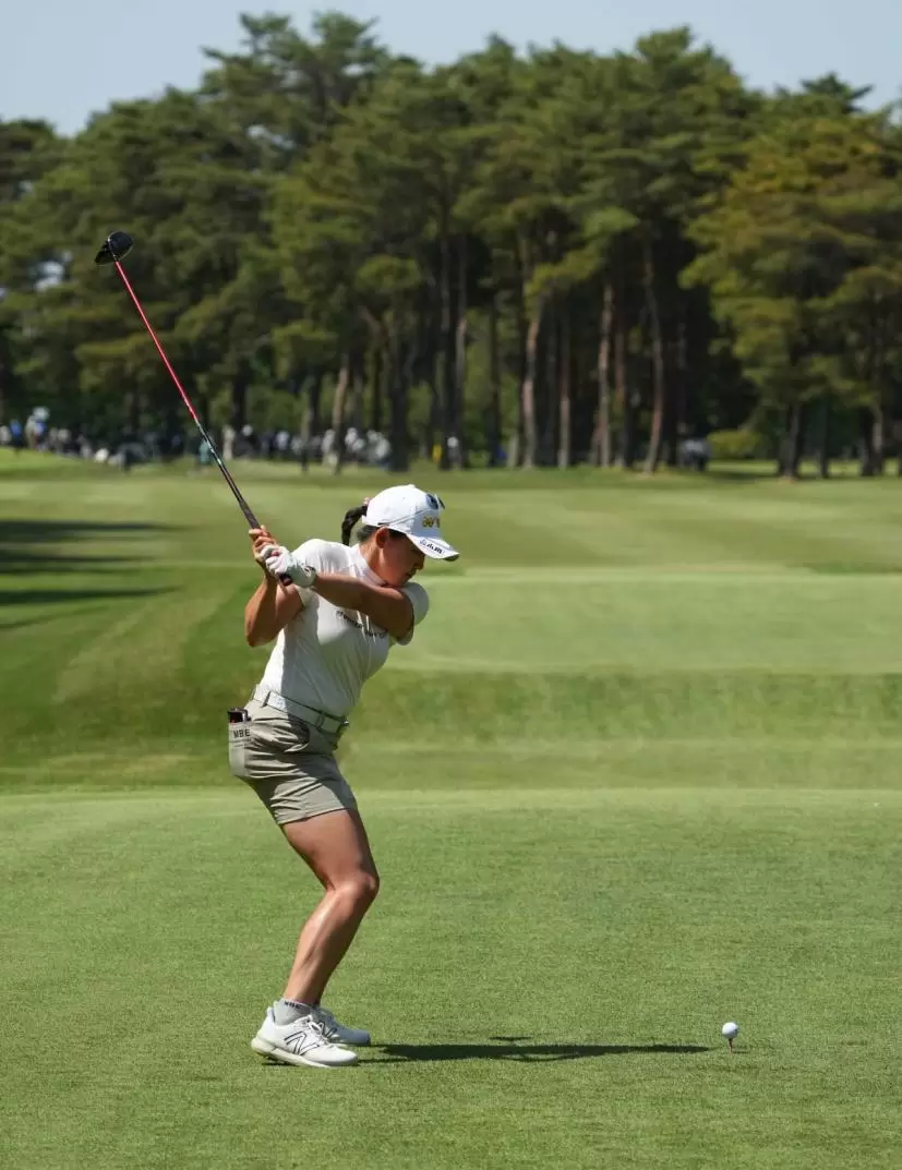 岩井千怜のドライバースイング
