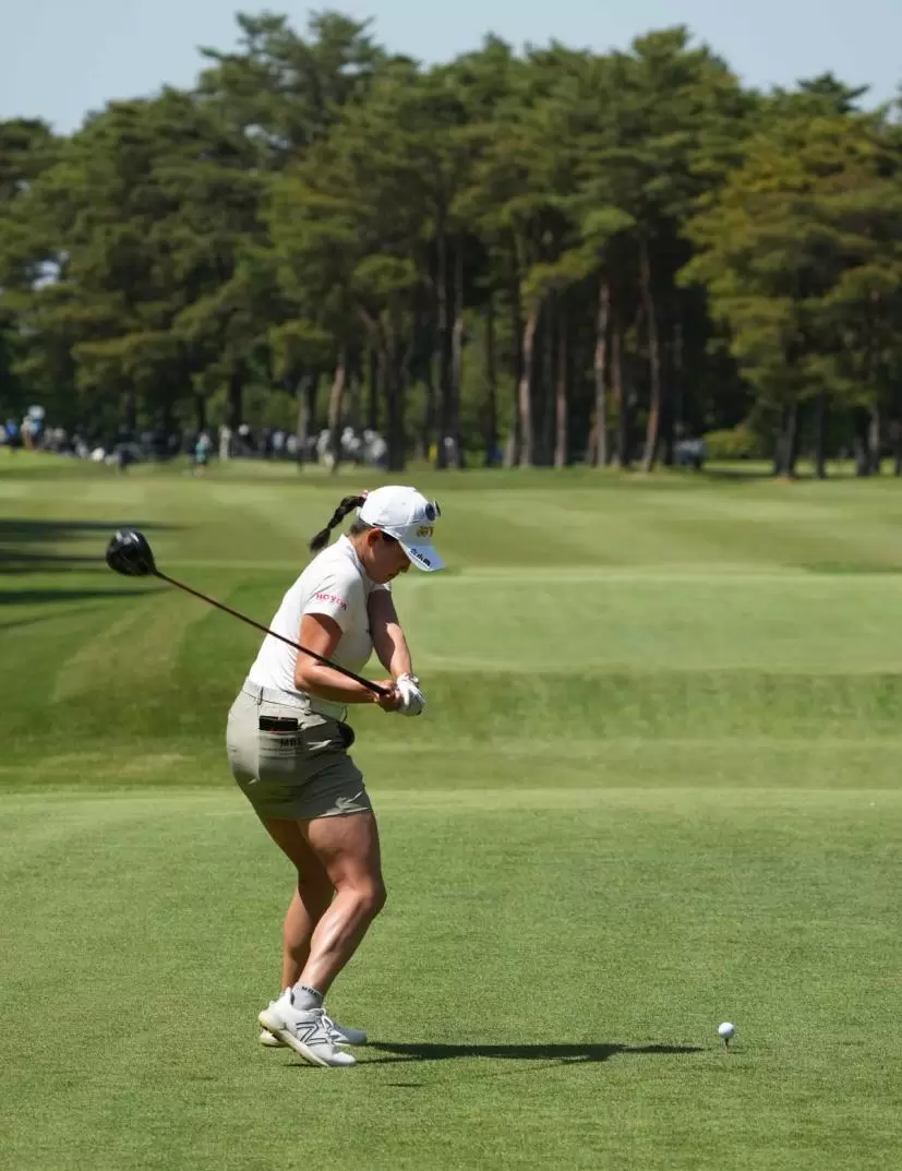 岩井千怜のドライバースイング