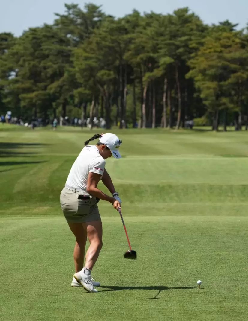 岩井千怜のドライバースイング