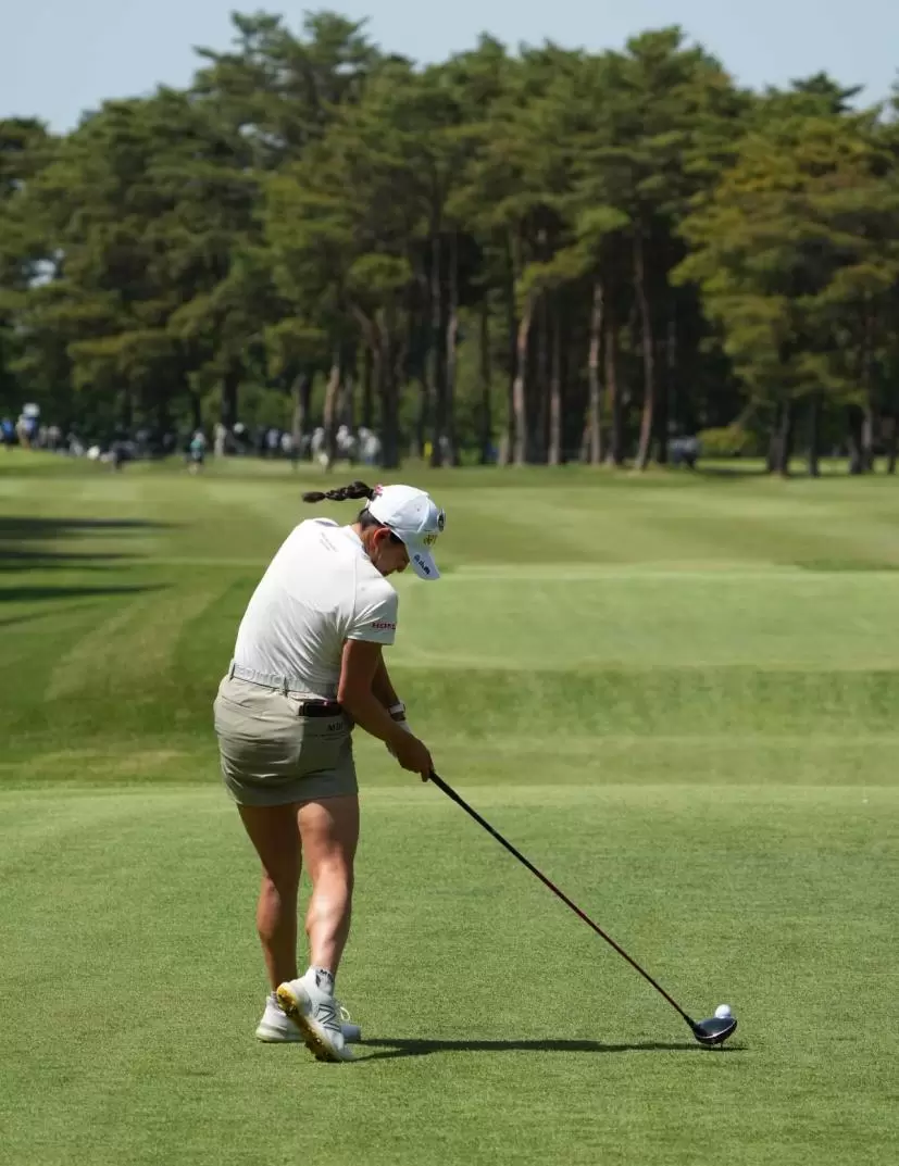 岩井千怜のドライバースイング