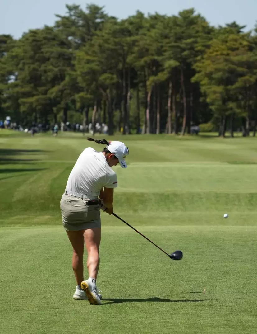 岩井千怜のドライバースイング