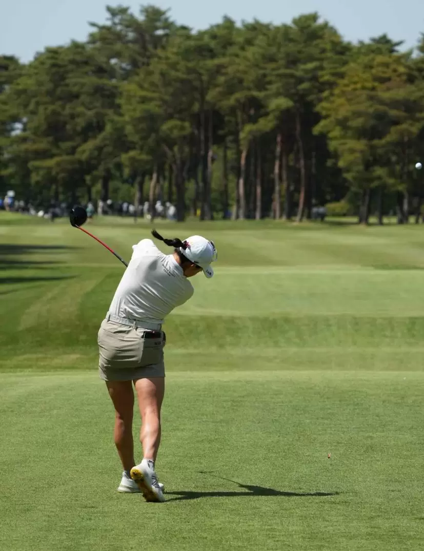 岩井千怜のドライバースイング