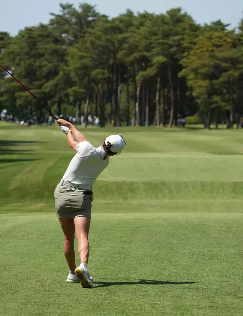 岩井千怜のドライバースイング