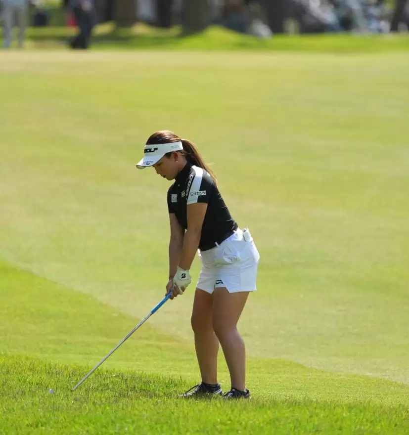 吉本ひかるアイアンスイング