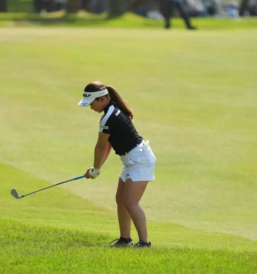 吉本ひかるアイアンスイング