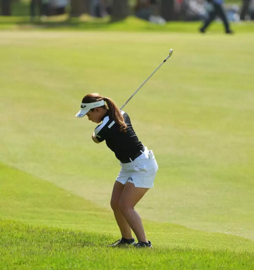 吉本ひかるアイアンスイング