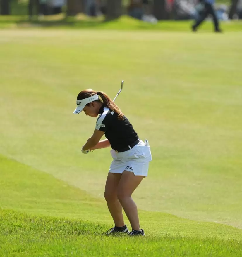 吉本ひかるアイアンスイング