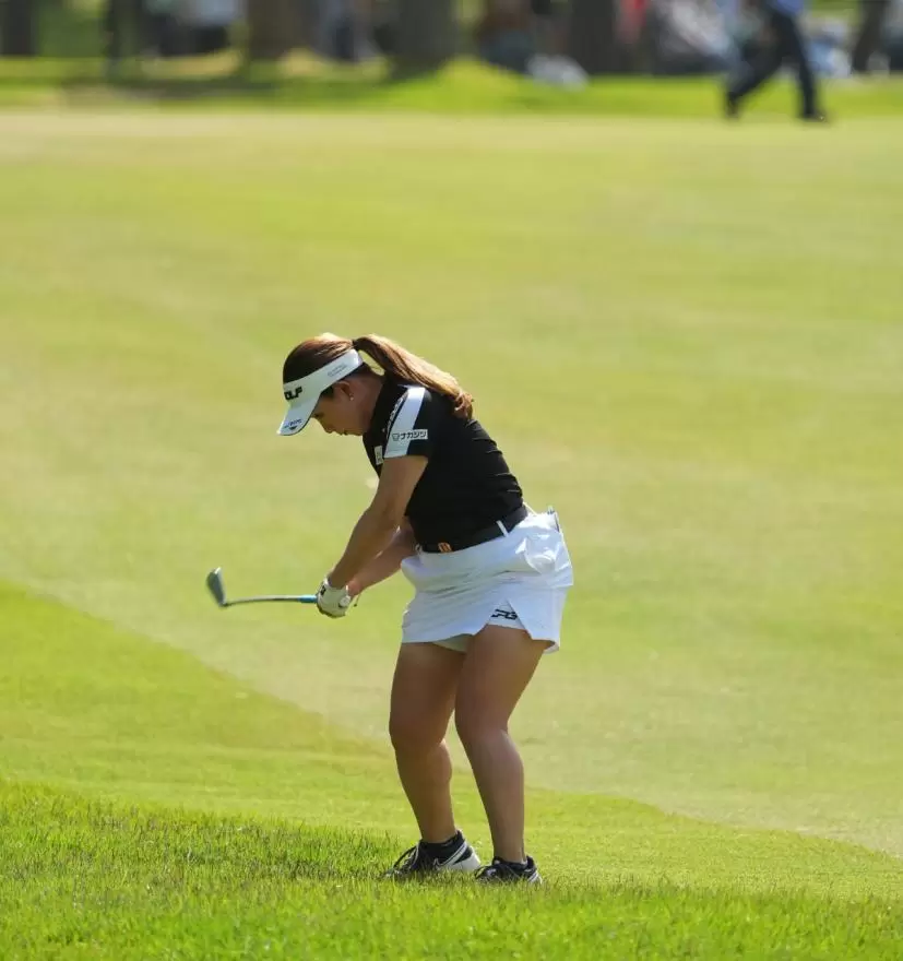 吉本ひかるアイアンスイング