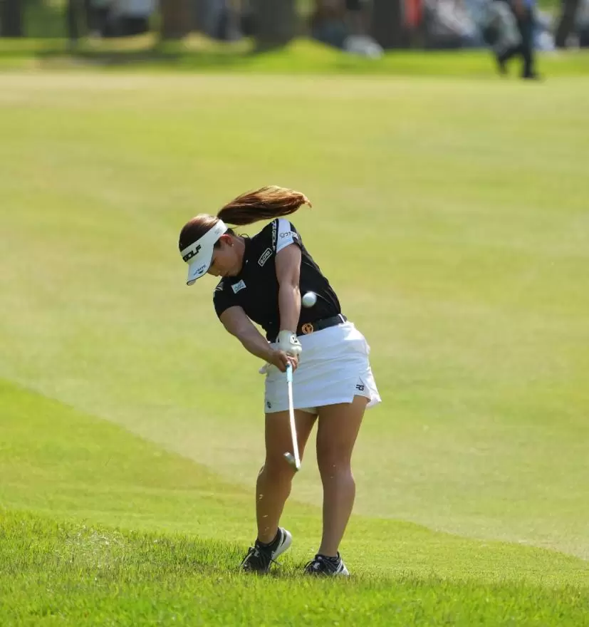 吉本ひかるアイアンスイング