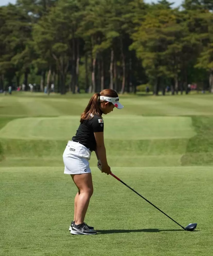 吉本ひかるのドライバースイング