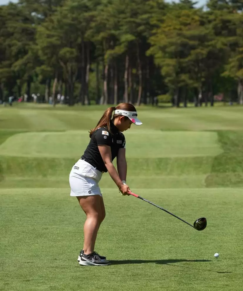 吉本ひかるのドライバースイング