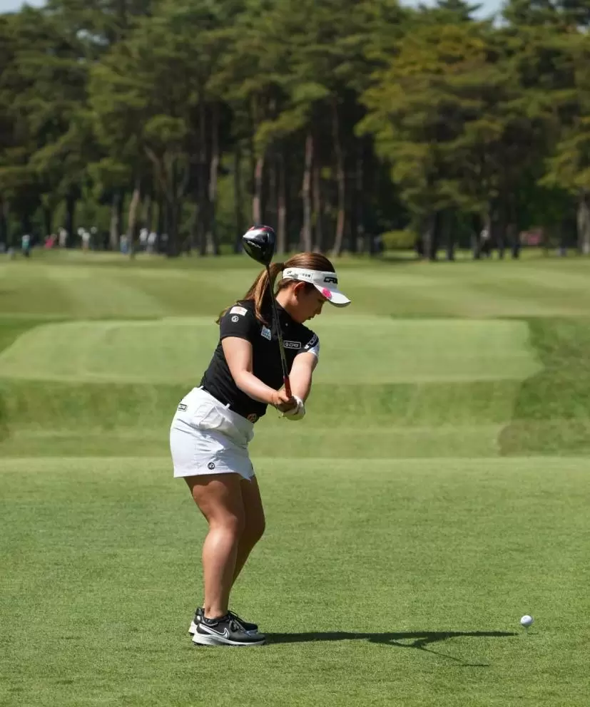 吉本ひかるのドライバースイング