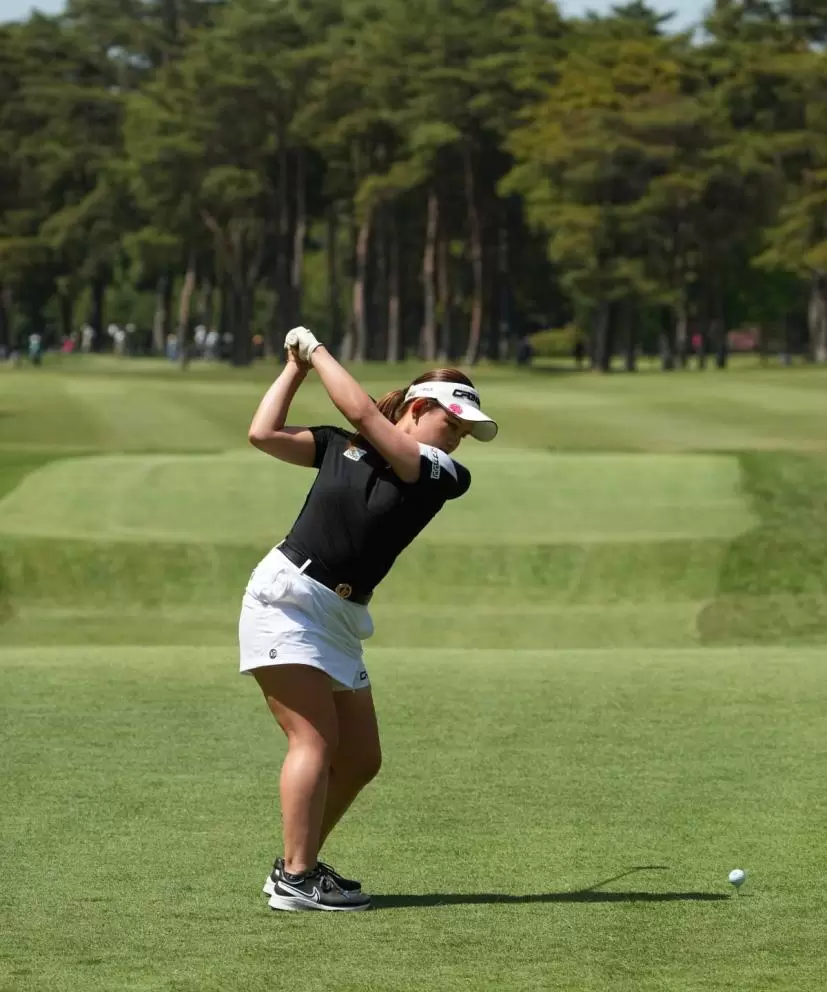 吉本ひかるのドライバースイング