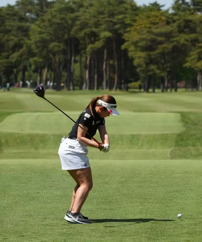 吉本ひかるのドライバースイング