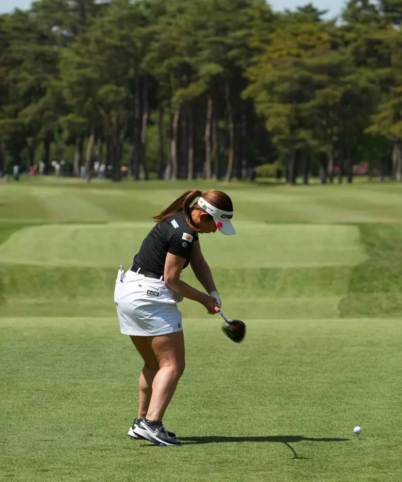 吉本ひかるのドライバースイング