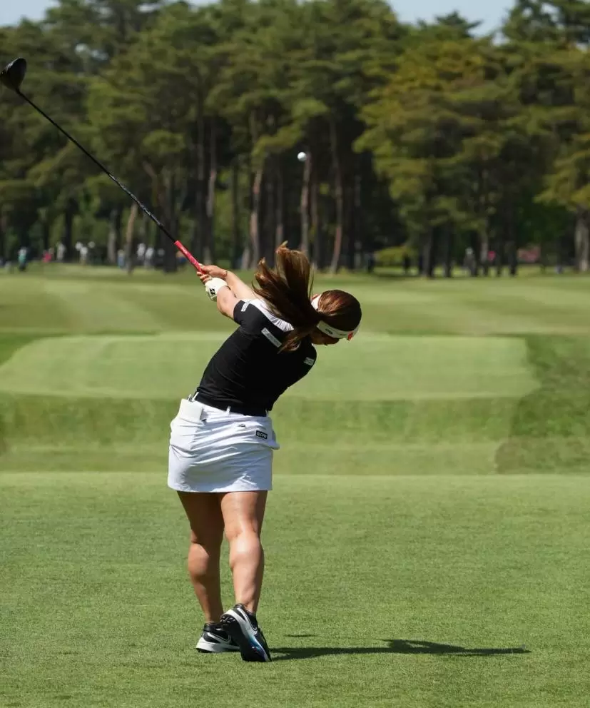 吉本ひかるのドライバースイング