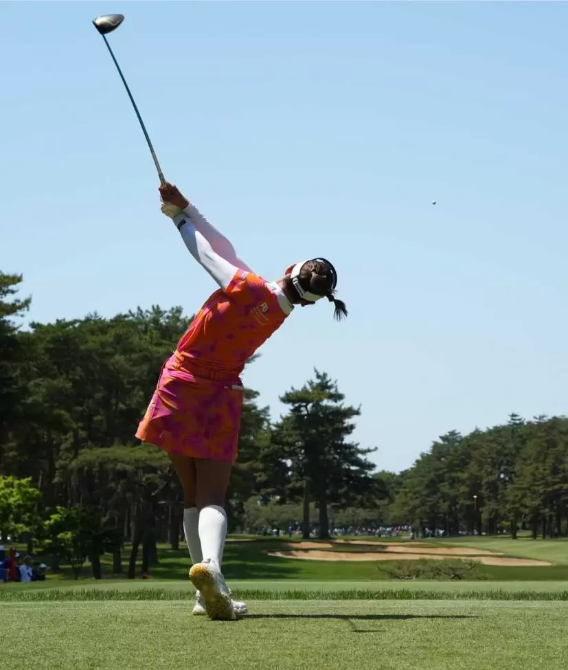 原英莉花のドライバースイング