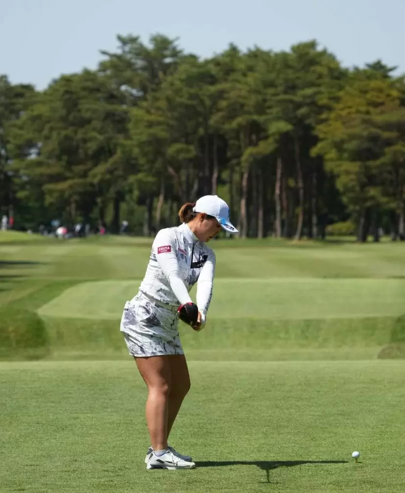 高橋彩華のドライバースイング