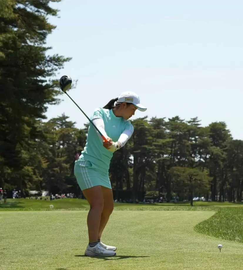 佐藤心結のドライバースイング