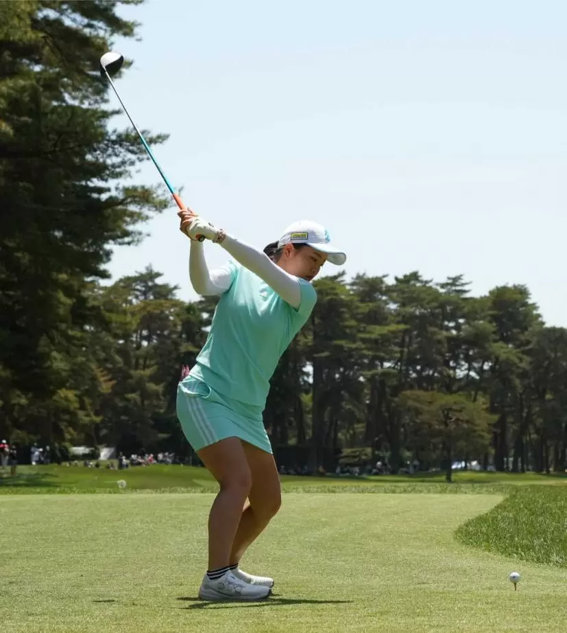 佐藤心結のドライバースイング