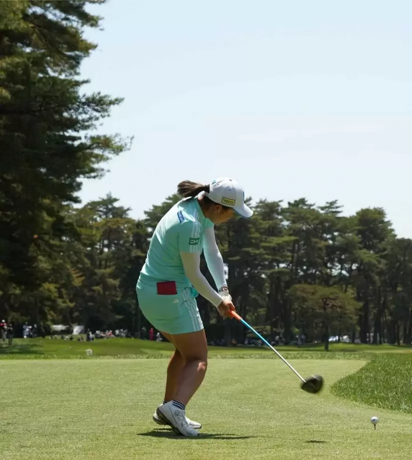 佐藤心結のドライバースイング