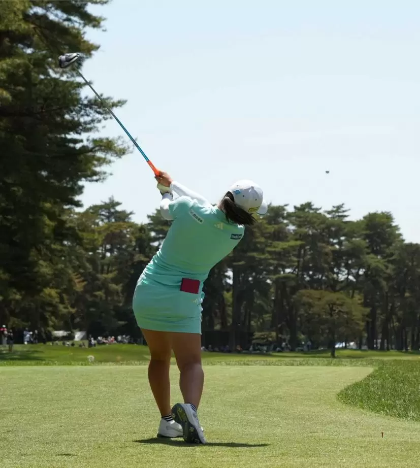 佐藤心結のドライバースイング