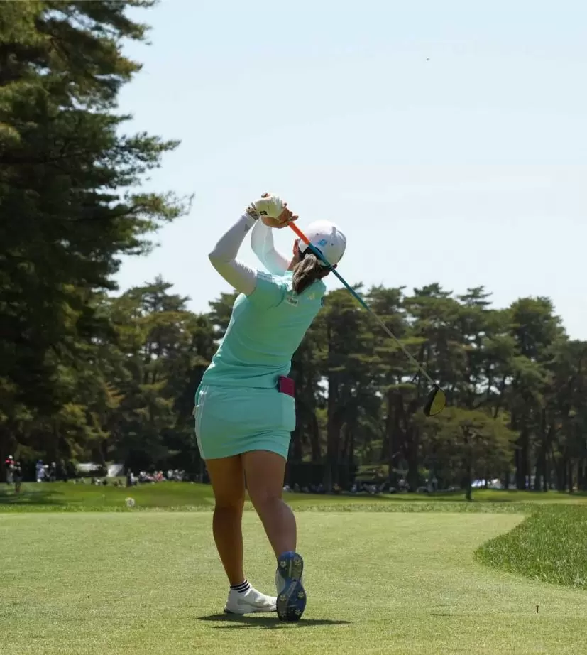 佐藤心結のドライバースイング