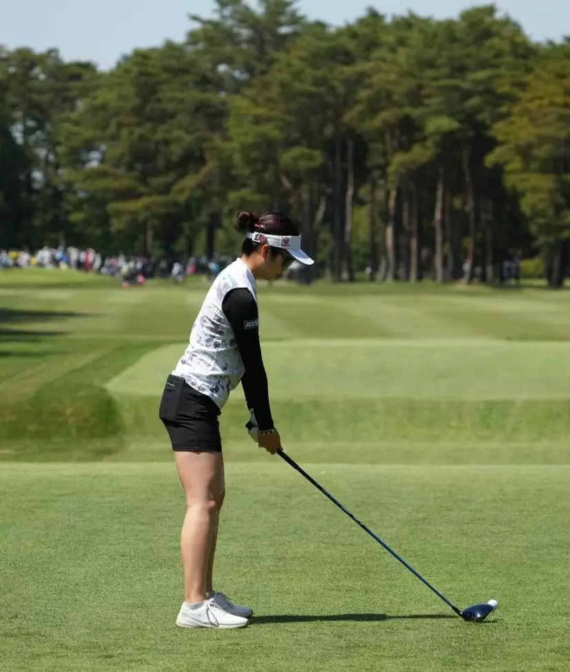 三ヶ島かなのドライバースイング