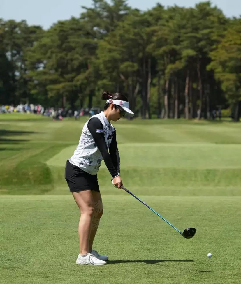 三ヶ島かなのドライバースイング