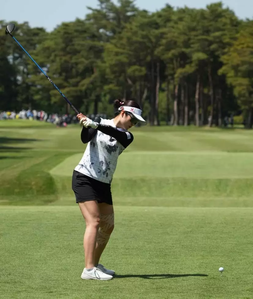 三ヶ島かなのドライバースイング