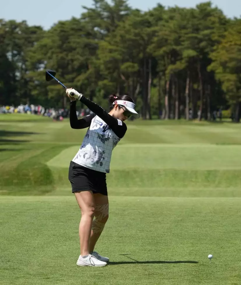 三ヶ島かなのドライバースイング