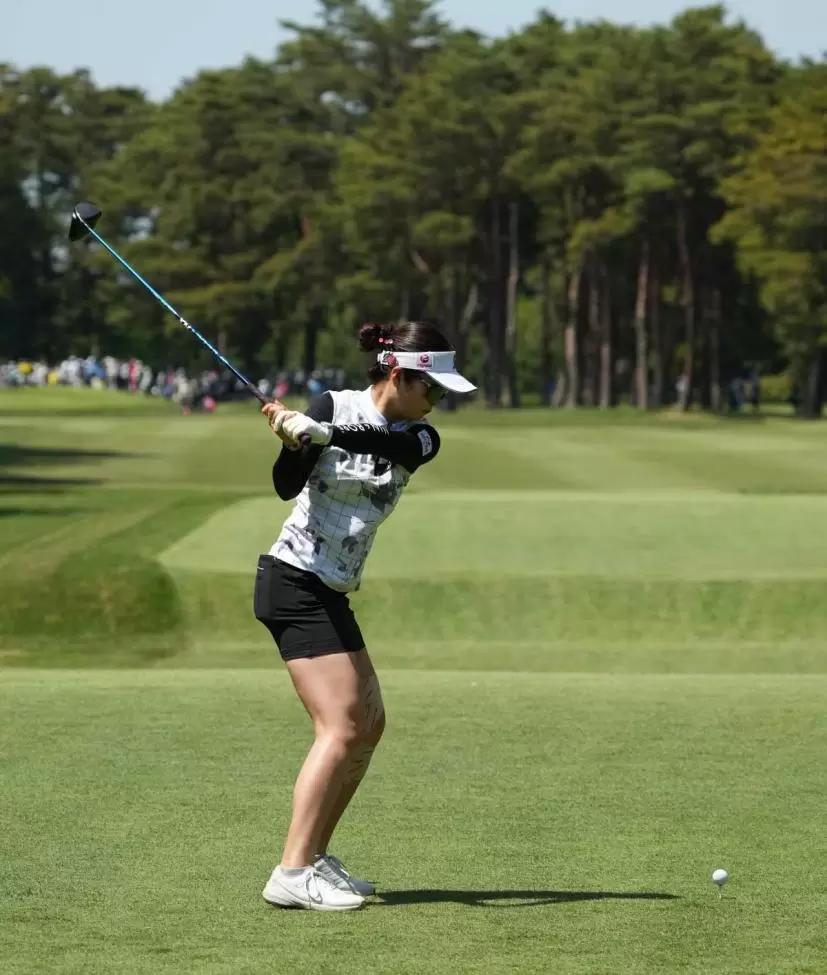 三ヶ島かなのドライバースイング