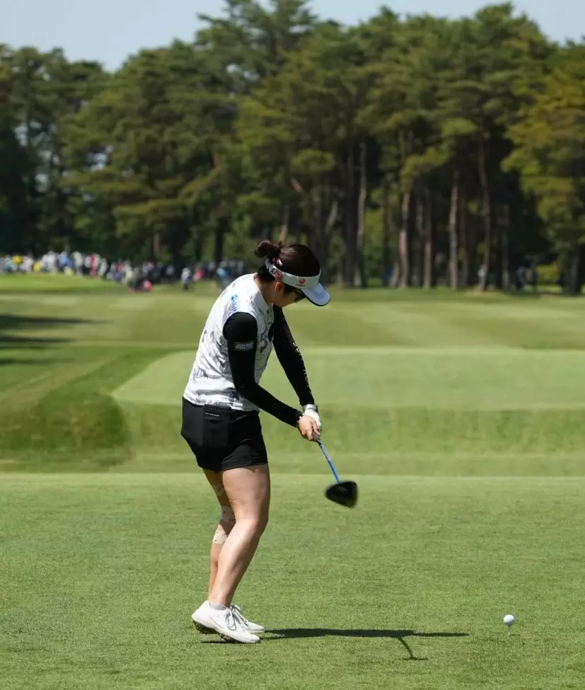 三ヶ島かなのドライバースイング