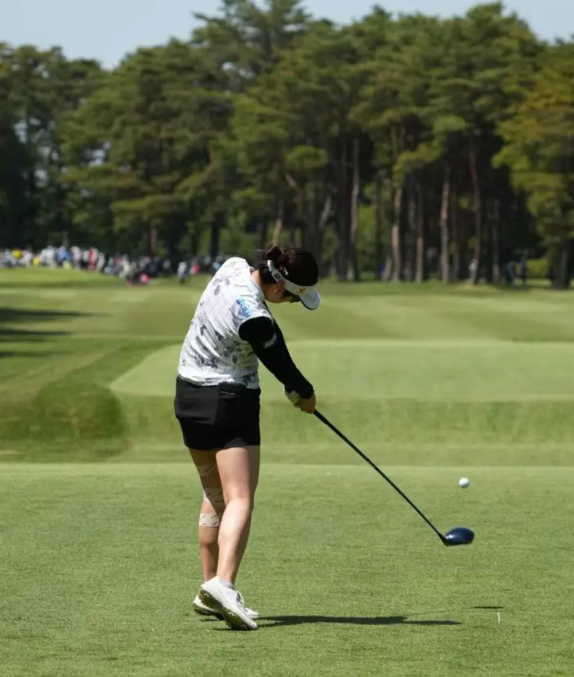 三ヶ島かなのドライバースイング