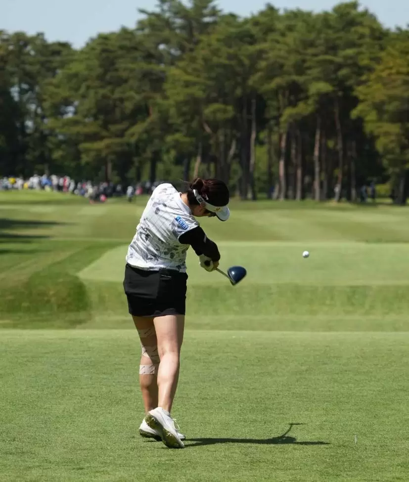 三ヶ島かなのドライバースイング