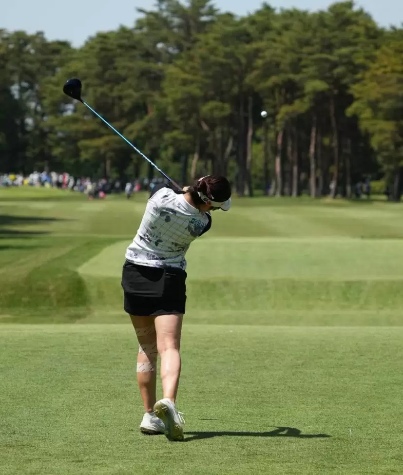 三ヶ島かなのドライバースイング