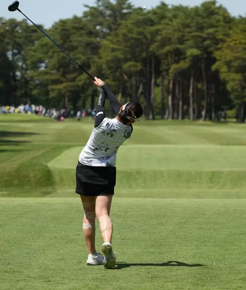 三ヶ島かなのドライバースイング