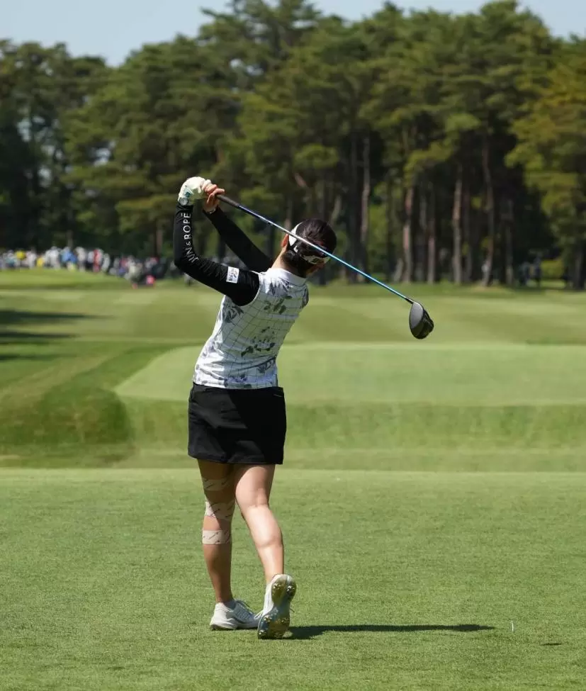 三ヶ島かなのドライバースイング