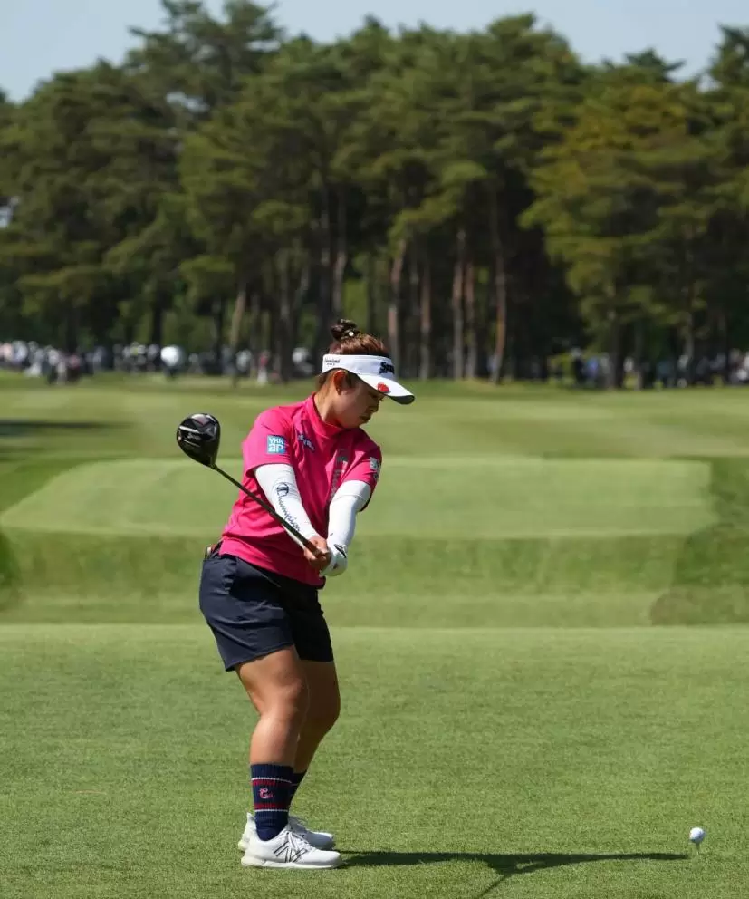 山下美夢有のドライバースイング