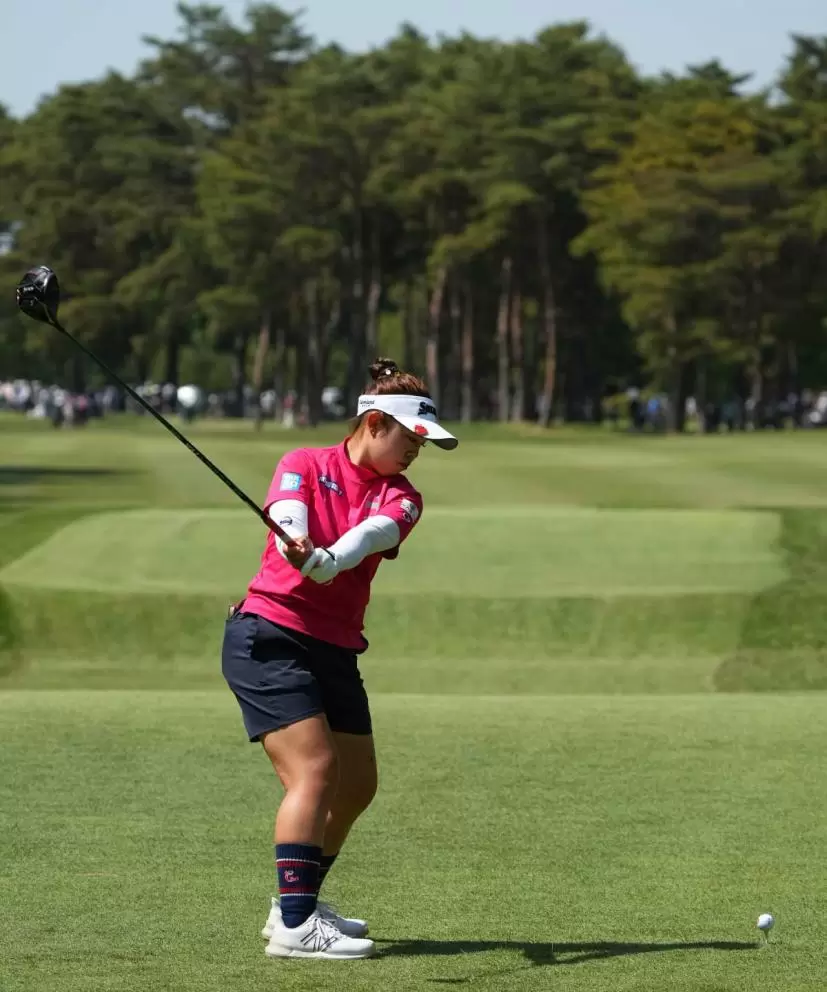 山下美夢有のドライバースイング