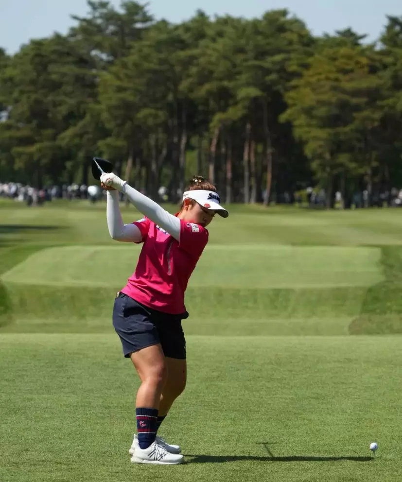 山下美夢有のドライバースイング