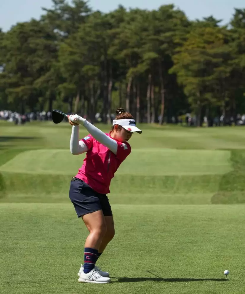 山下美夢有のドライバースイング