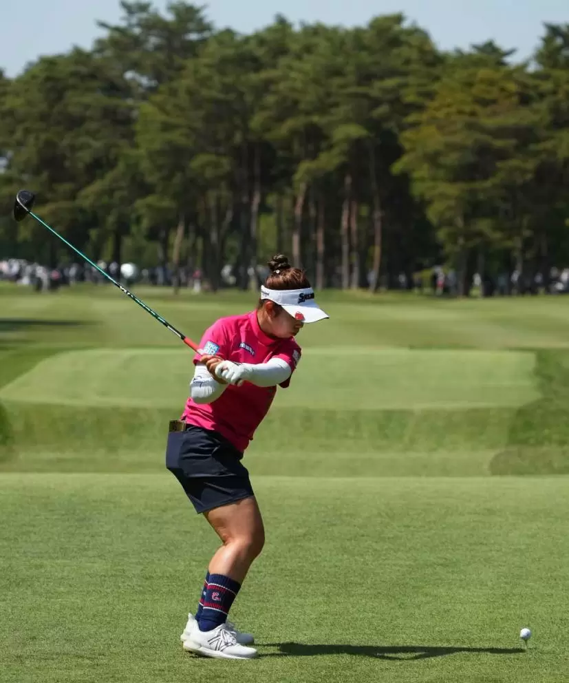 山下美夢有のドライバースイング