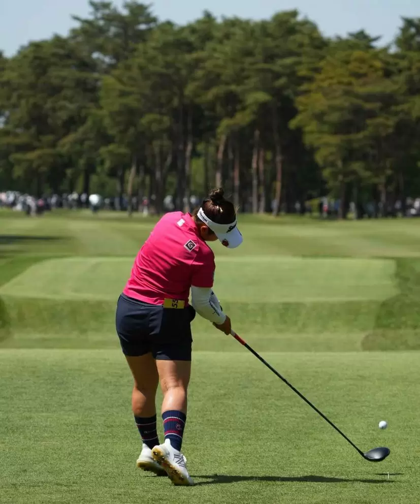 山下美夢有のドライバースイング