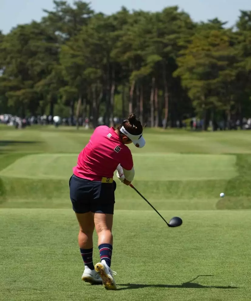 山下美夢有のドライバースイング